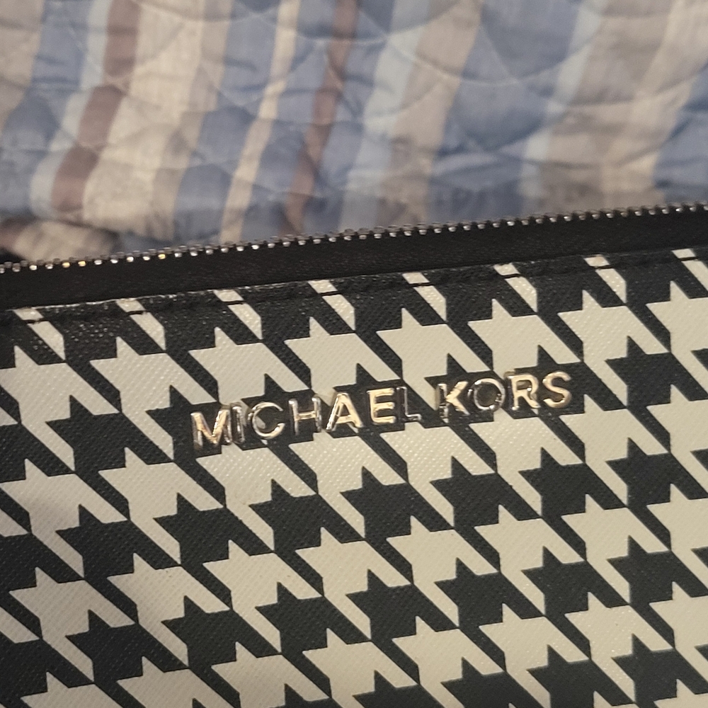 Michael Kors Black and White Houndstooth wallet